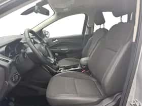 Ford Kuga (2017) thumbnail 3
