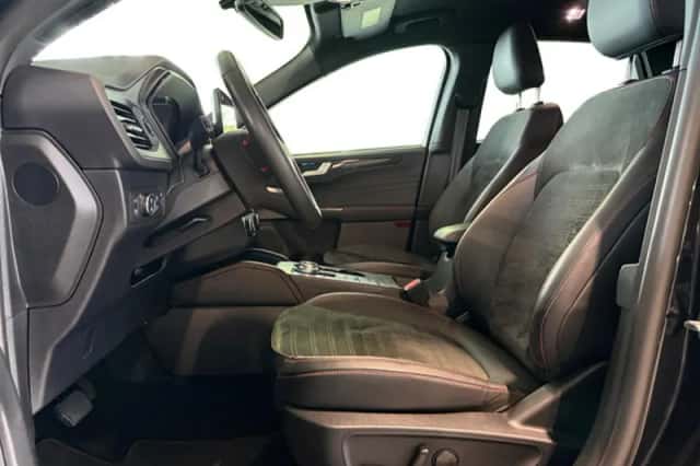 Ford Kuga (2023) thumbnail 3