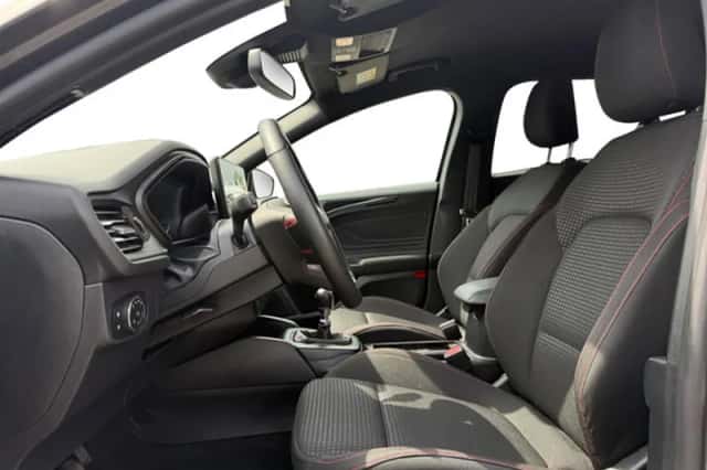 Ford Focus (2024) thumbnail 3
