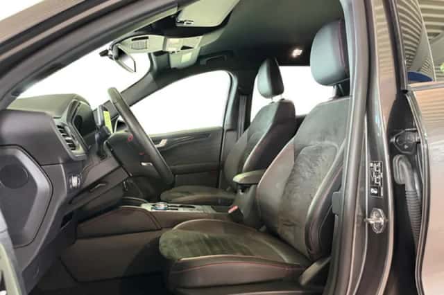 Ford Kuga (2023) thumbnail 3