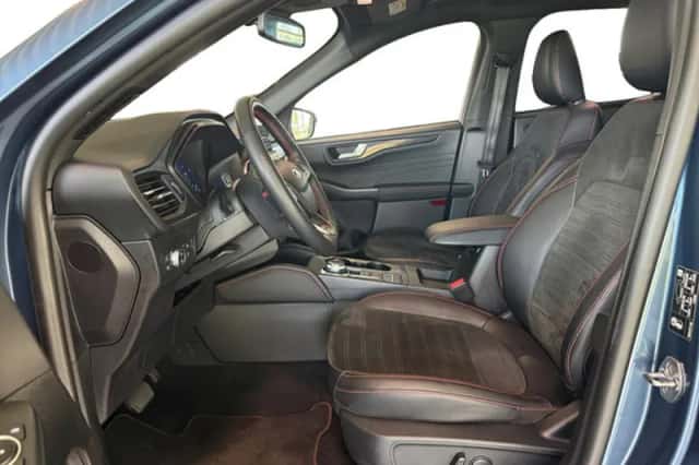 Ford Kuga (2023) thumbnail 3