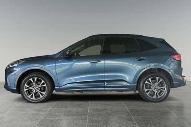 Ford Kuga (2023) thumbnail 4