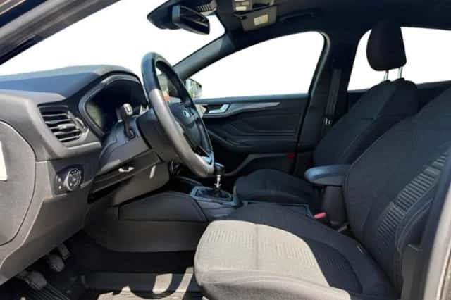 Ford Focus (2021) thumbnail 3