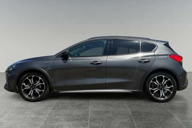 Ford Focus (2021) thumbnail 4
