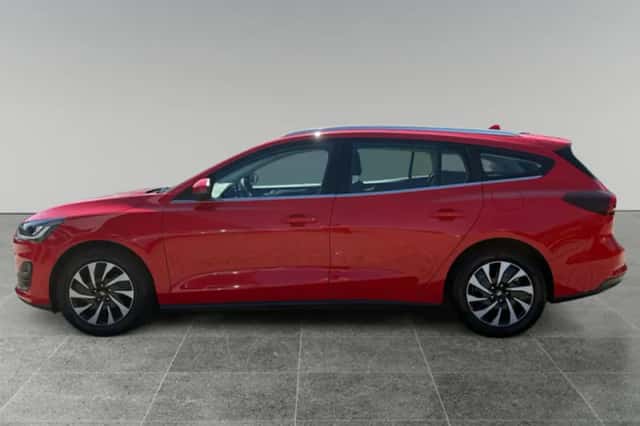 Ford Focus (2022) thumbnail 4