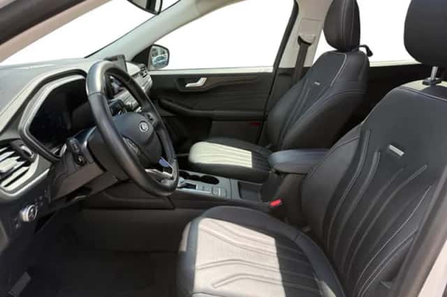Ford Kuga (2021) thumbnail 3
