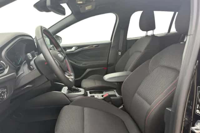 Ford Focus (2024) thumbnail 3