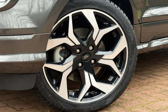 Ford EcoSport (2018) thumbnail 3