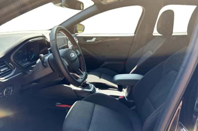 Ford Focus (2024) thumbnail 3