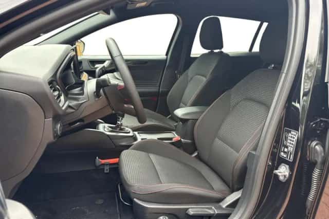 Ford Focus (2024) thumbnail 3
