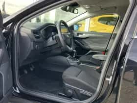 Ford Focus (2024) thumbnail 3
