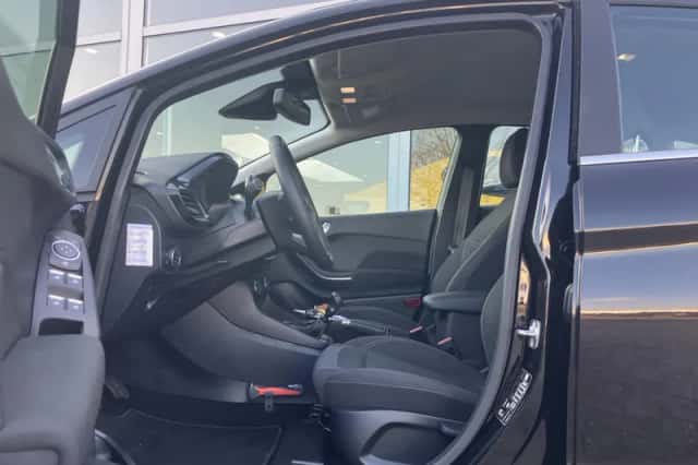 Ford Fiesta (2021) thumbnail 3