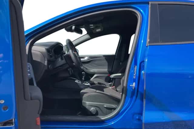 Ford Focus (2022) thumbnail 3