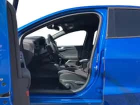 Ford Focus (2022) thumbnail 3