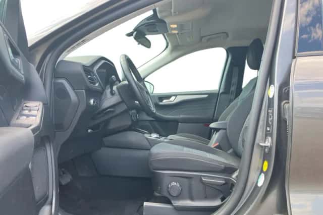 Ford Kuga (2022) thumbnail 3