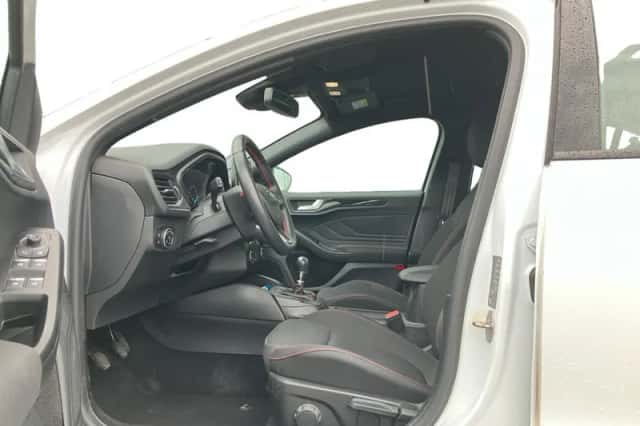 Ford Focus (2021) thumbnail 3