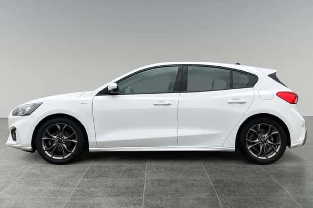 Ford Focus (2021) thumbnail 4