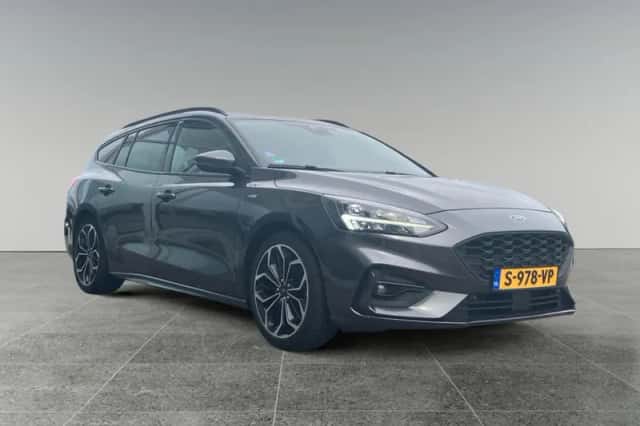 Ford Focus (2021) thumbnail 2