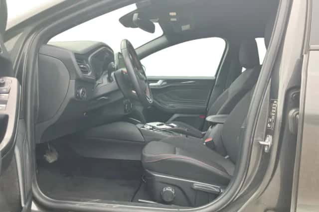 Ford Focus (2021) thumbnail 3