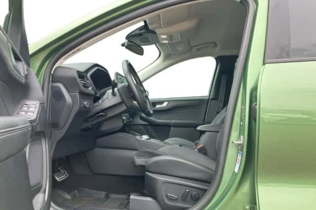 Ford Kuga (2024) thumbnail 3