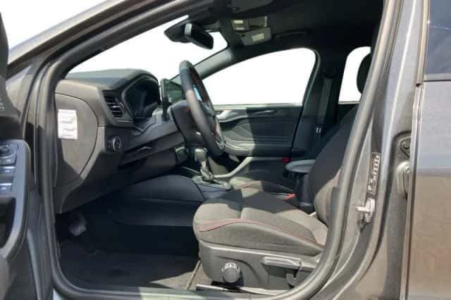 Ford Focus (2024) thumbnail 3