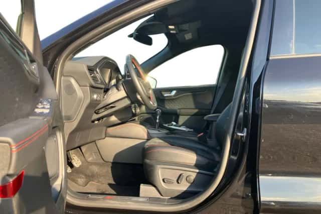 Ford Kuga (2021) thumbnail 3