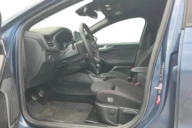 Ford Focus (2023) thumbnail 3