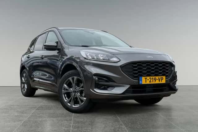 Ford Kuga (2023) thumbnail 2