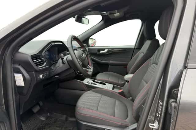 Ford Kuga (2023) thumbnail 3