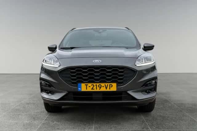 Ford Kuga (2023) thumbnail 5