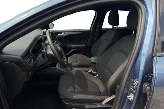Ford Focus (2022) thumbnail 3