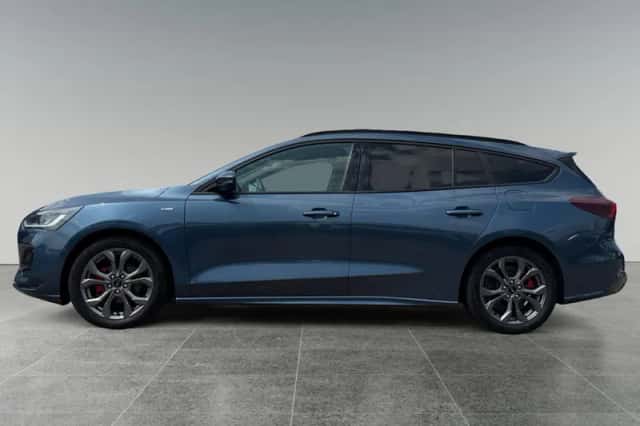 Ford Focus (2022) thumbnail 4