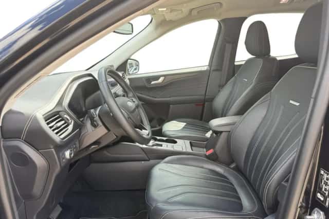 Ford Kuga (2022) thumbnail 3