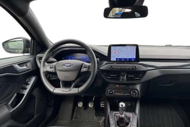 Ford Focus (2021) thumbnail 3