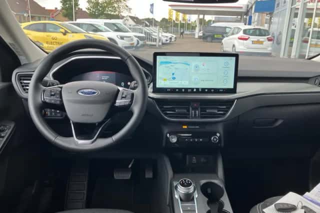 Ford Kuga (2024) thumbnail 6