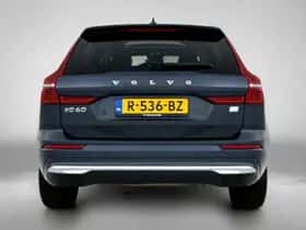 Volvo XC60 (2022) thumbnail 3