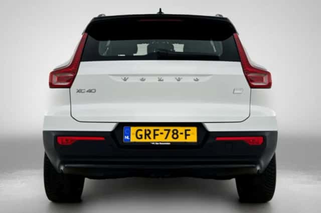 Volvo XC40 (2024) thumbnail 3