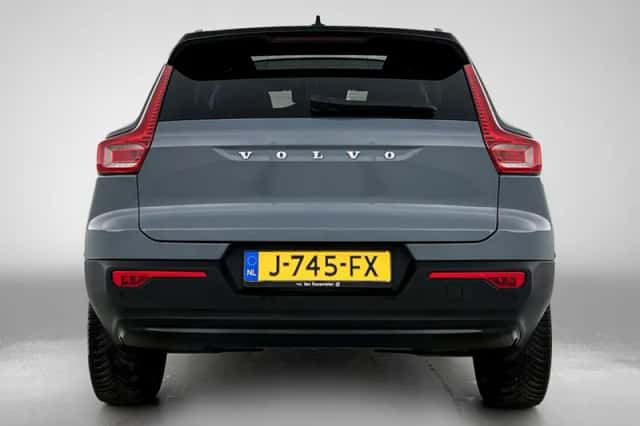 Volvo XC40 (2020) thumbnail 3