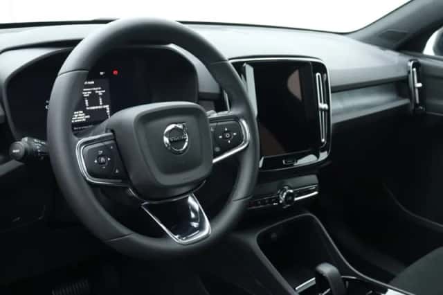 Volvo C40 (2025) thumbnail 4