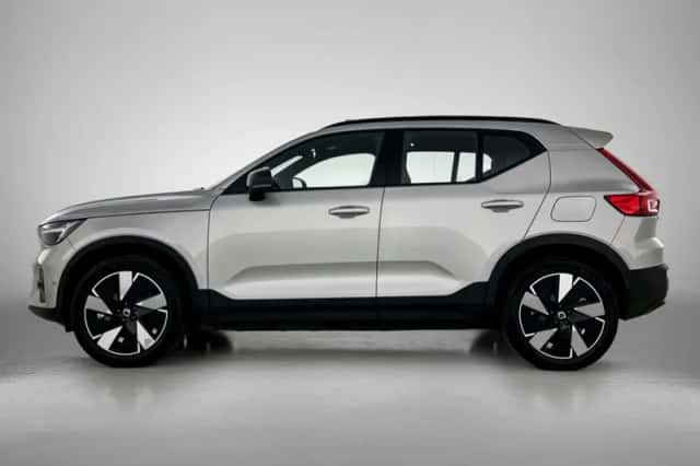 Volvo XC40 (2023) thumbnail 2