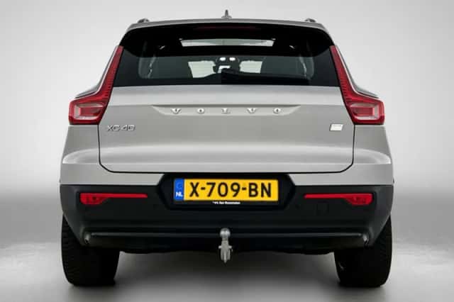 Volvo XC40 (2023) thumbnail 3