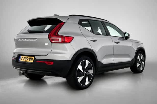 Volvo XC40 (2023) thumbnail 4