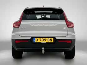 Volvo XC40 (2023) thumbnail 4