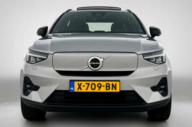 Volvo XC40 (2023) thumbnail 5