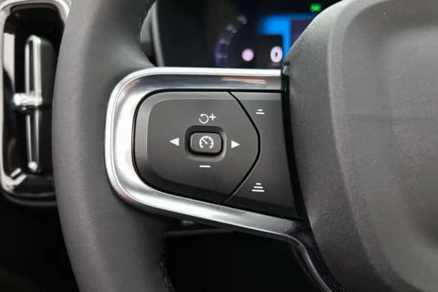 Volvo XC40 (2023) thumbnail 6