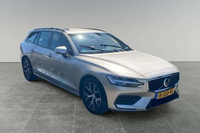 Volvo V60 (2022) thumbnail 2