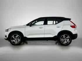 Volvo XC40 (2021) thumbnail 2