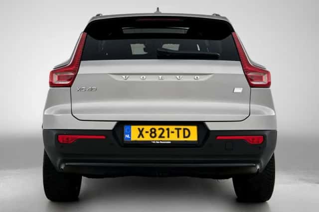 Volvo XC40 (2024) thumbnail 3