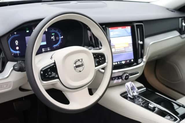 Volvo V60 (2025) thumbnail 4