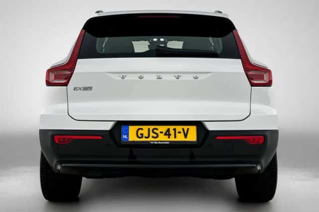 Volvo EX40 (2024) thumbnail 3
